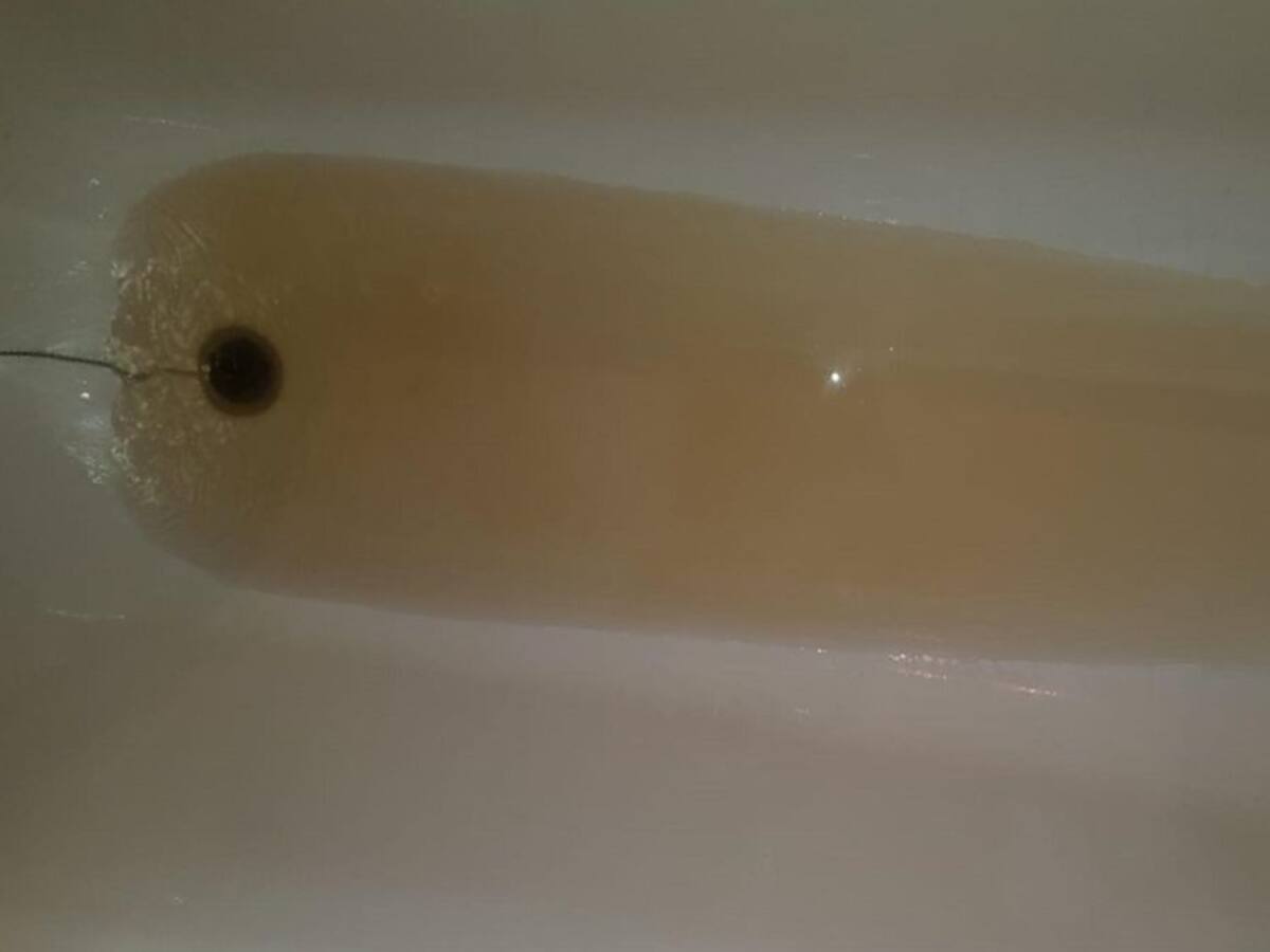 El agua "con abono" que llega a los grifos de los vecinos de Beranga