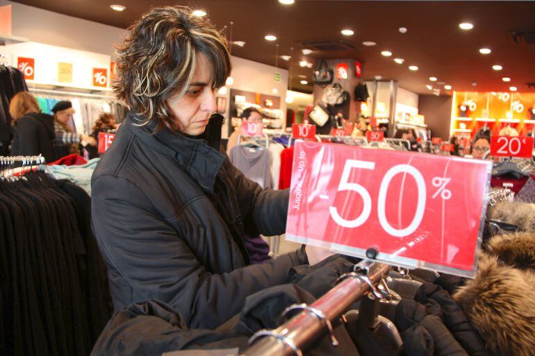 Les rebaixes arrenquen amb descomptes importants perquè hi ha molt de gènere.