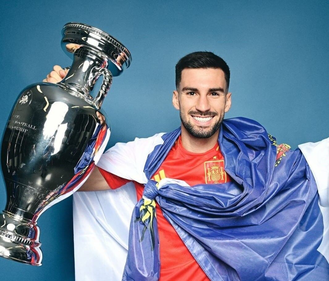 Álex Baena, feliz tras ganar la Euro con España.