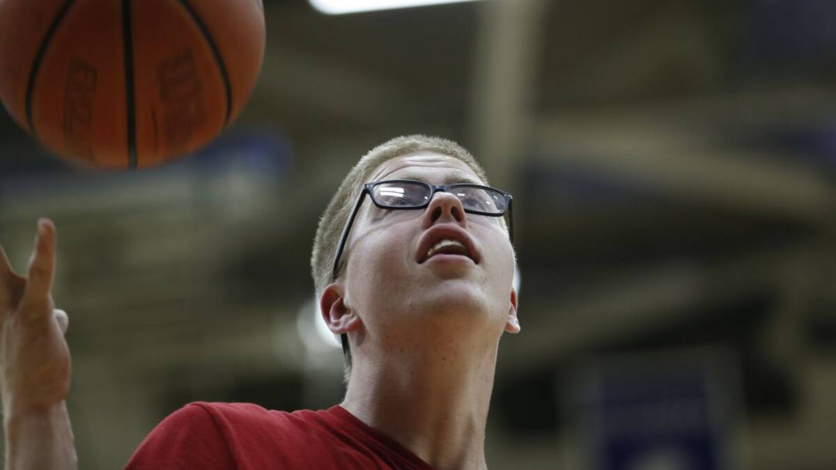 Su primera canasta tras salir del coma: la preciosa historia de superación de Josh Speidel