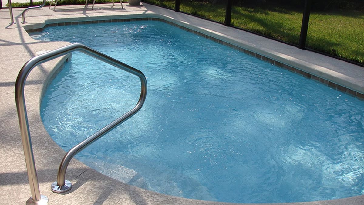 Recatado un niño de 2 años inconsciente del interior de una piscina en Ugena (Toledo)