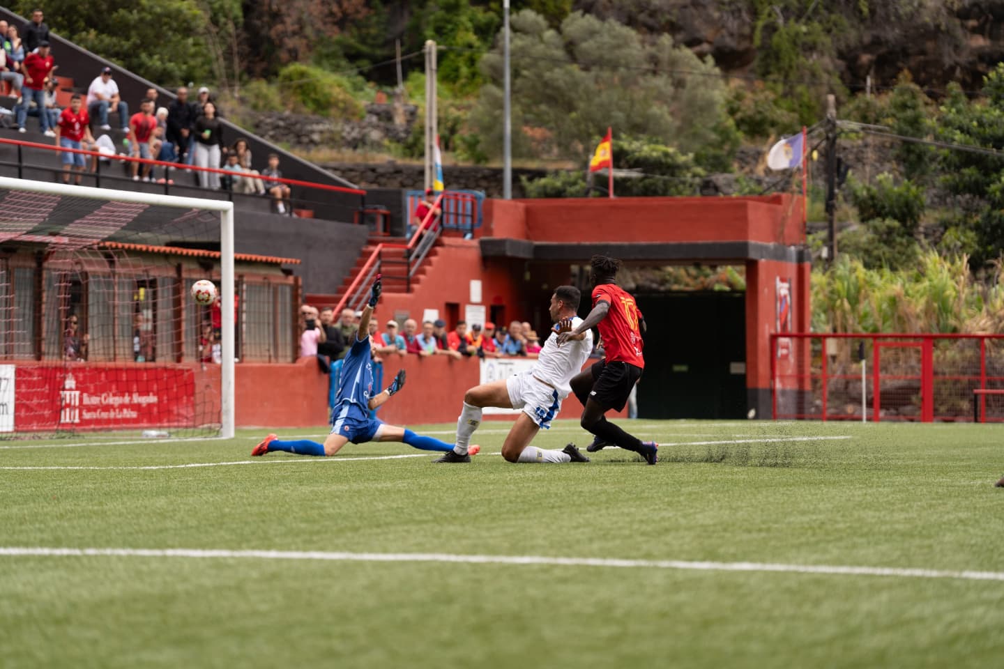 Uno de los goles que el CD Mensajero le marcó a la UD Lanzarote.