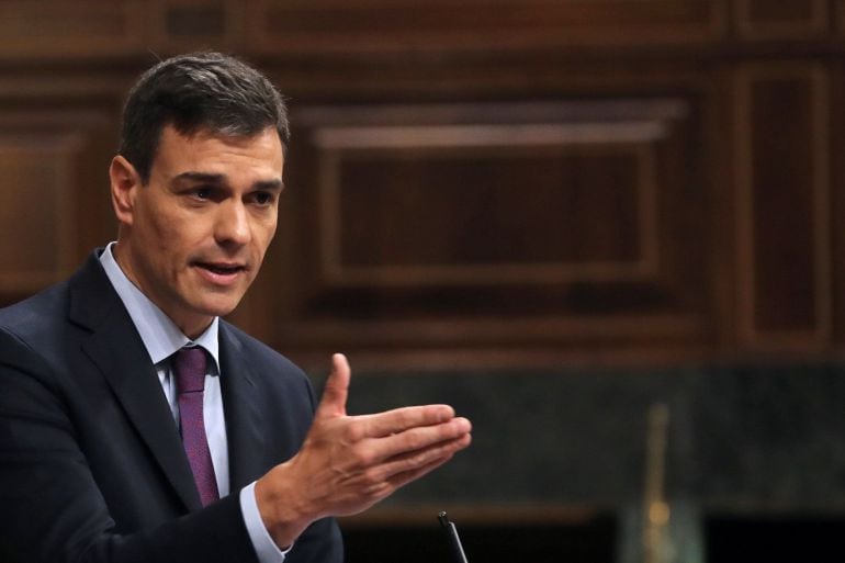 El presidente del Gobierno, Pedro Sánchez, durante su comparecencia en el Congreso para informar de la posición que trasladará al primer Consejo Europeo al que asiste como jefe del Ejecutivo y que se inicia el jueves en Bruselas.