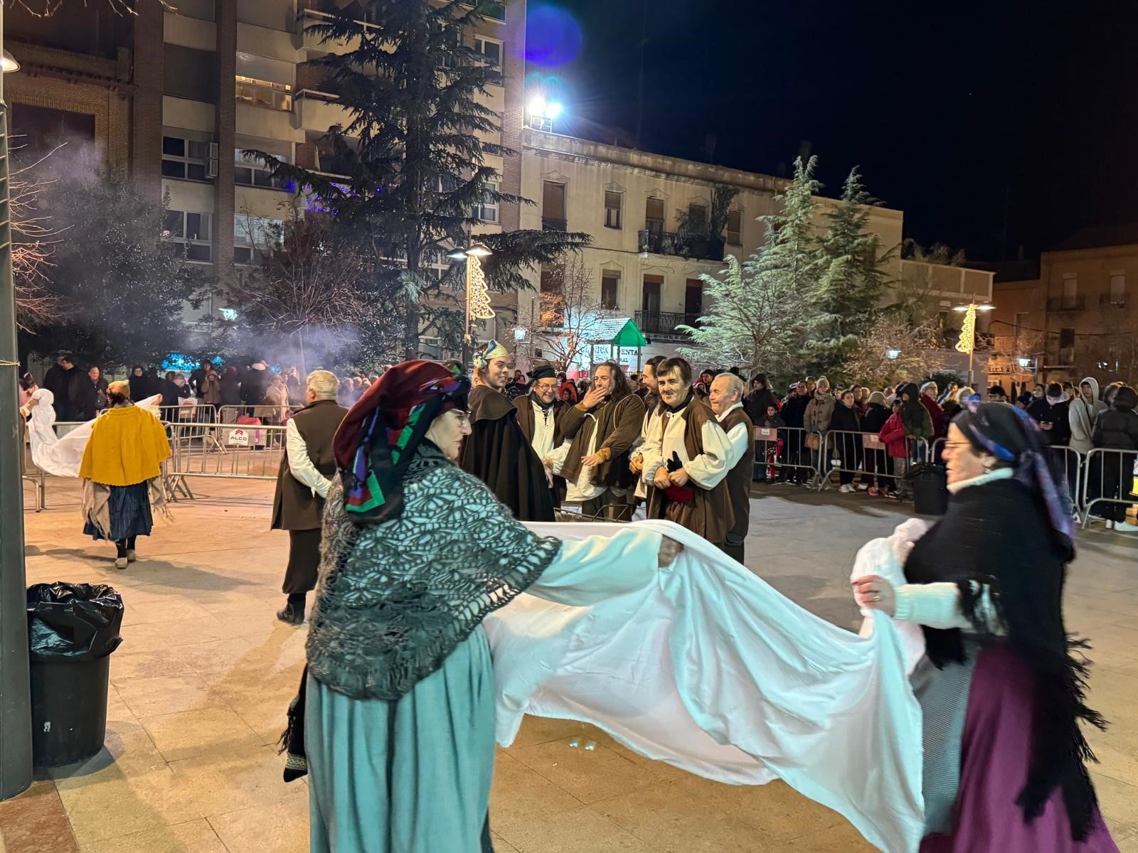 Las mujeres secaban en torno a la hoguera las sábanas recién lavadas. Foto: Ayto. de Binéfar