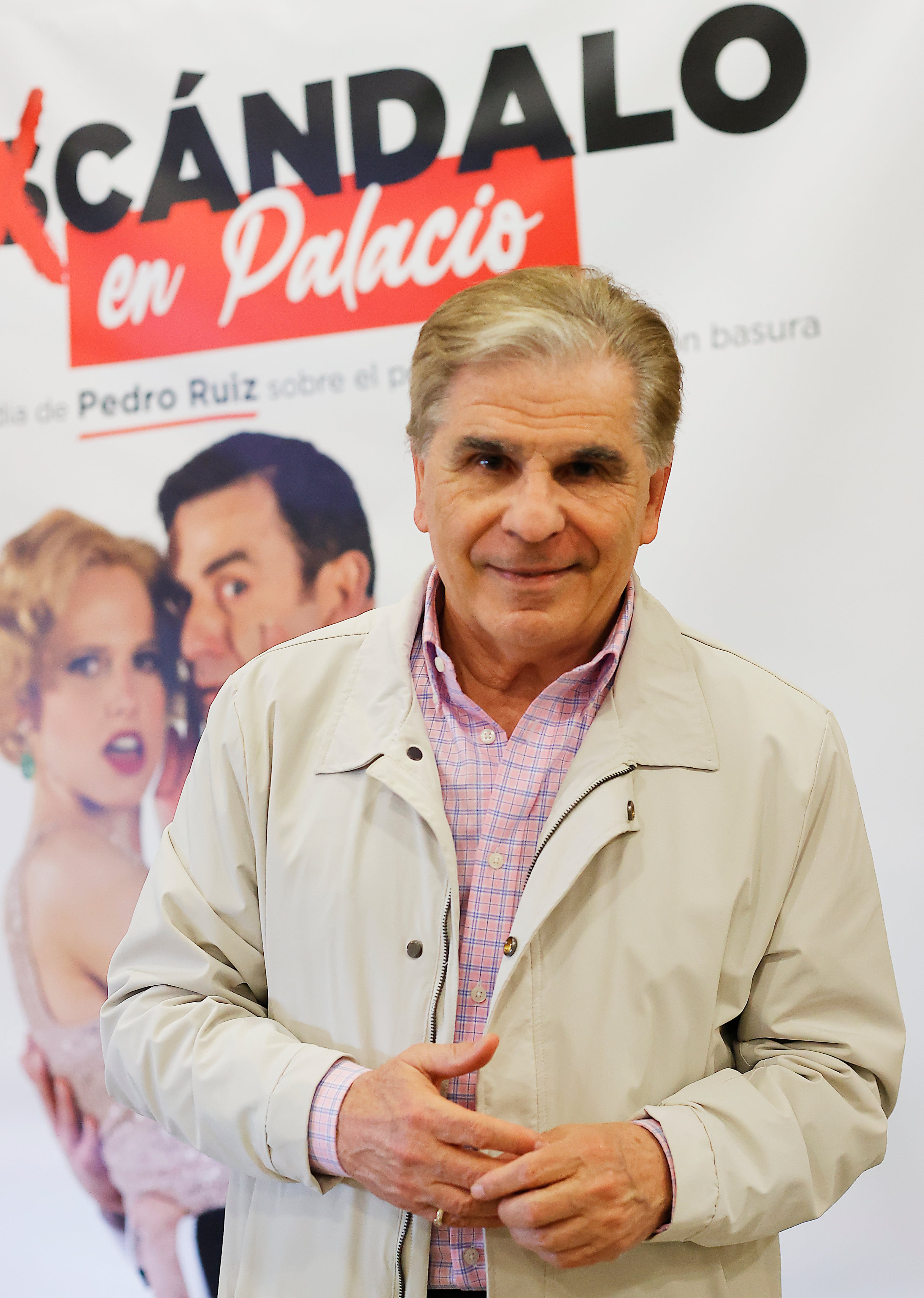 FERROL, 06/05/2023.- El actor, presentador y escritor Pedro Ruiz posa en Ferrol con motivo del estreno de su obra &quot;Escándalo en Palacio&quot;. EFE/ Kiko Delgado