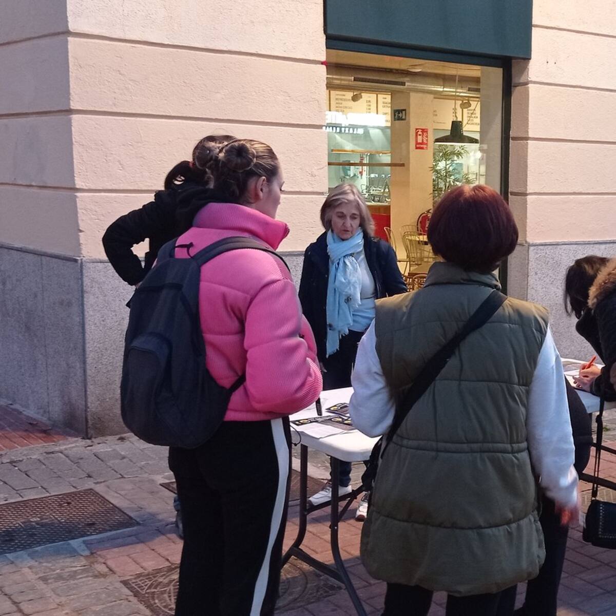 La Plataforma por el cierre del vertedero de Pinto realiza su tercera recogida de firmas en Getafe