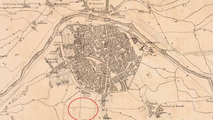 Luis Fernández, callejeando por la calle Troya