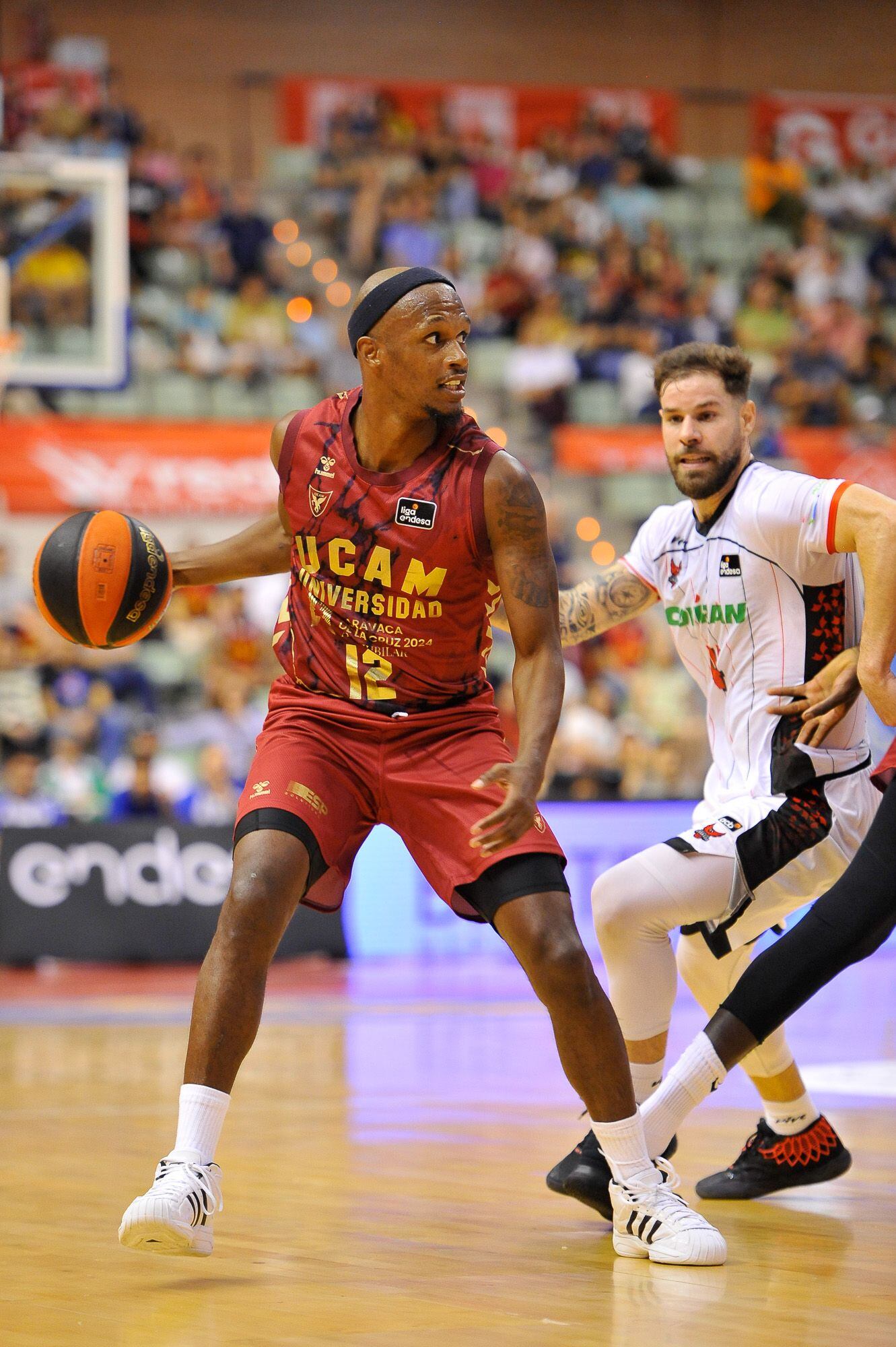 McFadden con el balón