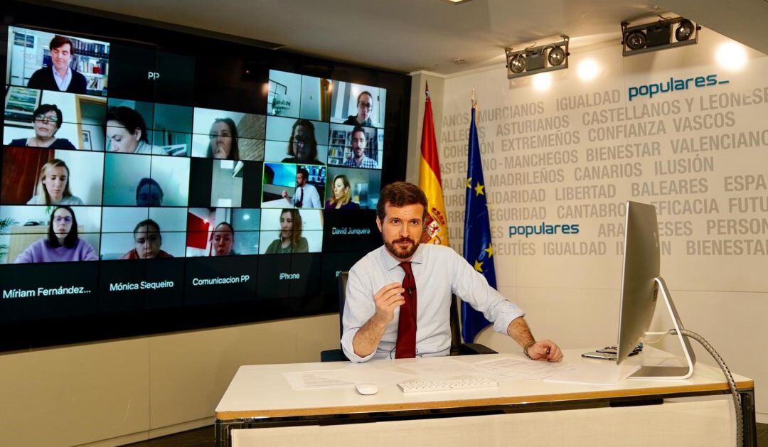 El líder del PP,  Pablo Casado, ofrece una conferencia  de prensa a través de la plataforma ZOOM.