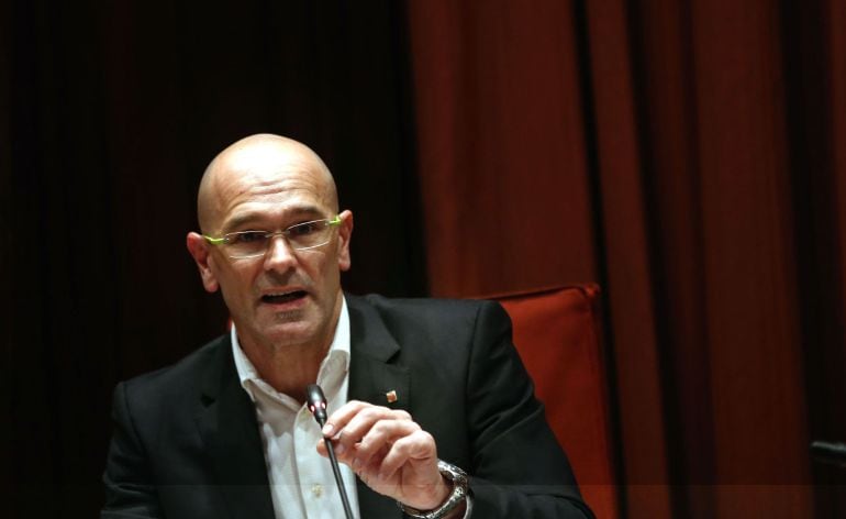 El conseller de Asuntos Exteriores, Raül Romeva, durante su comparecencia ante la comisión de asuntos exteriores del Parlamento catalán en la que informó de los objetivos y actuaciones de su departamento