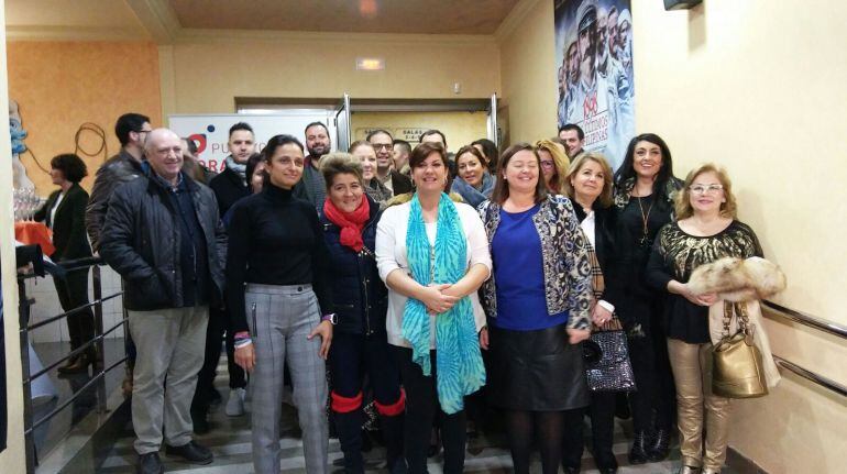 Maite Fernández y la presidenta de FEPU, Delia Ruíz, en la presentación de la campaña &quot; Comprar en el comercio local tiene sentido&quot;