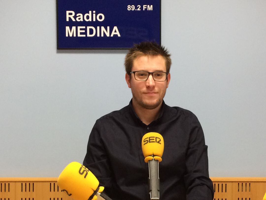 Jose María Magro en los estudios de Radio Medina