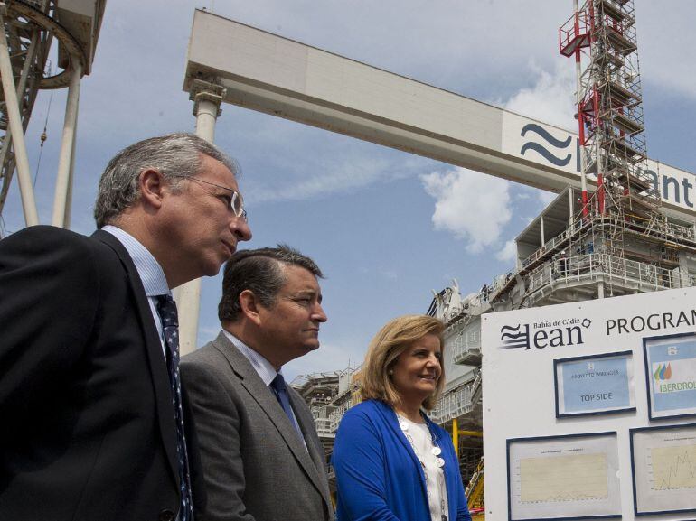 Antonio Sanz, junto al subdelegado del Gobierno en Cádiz, Javier De Torre.
