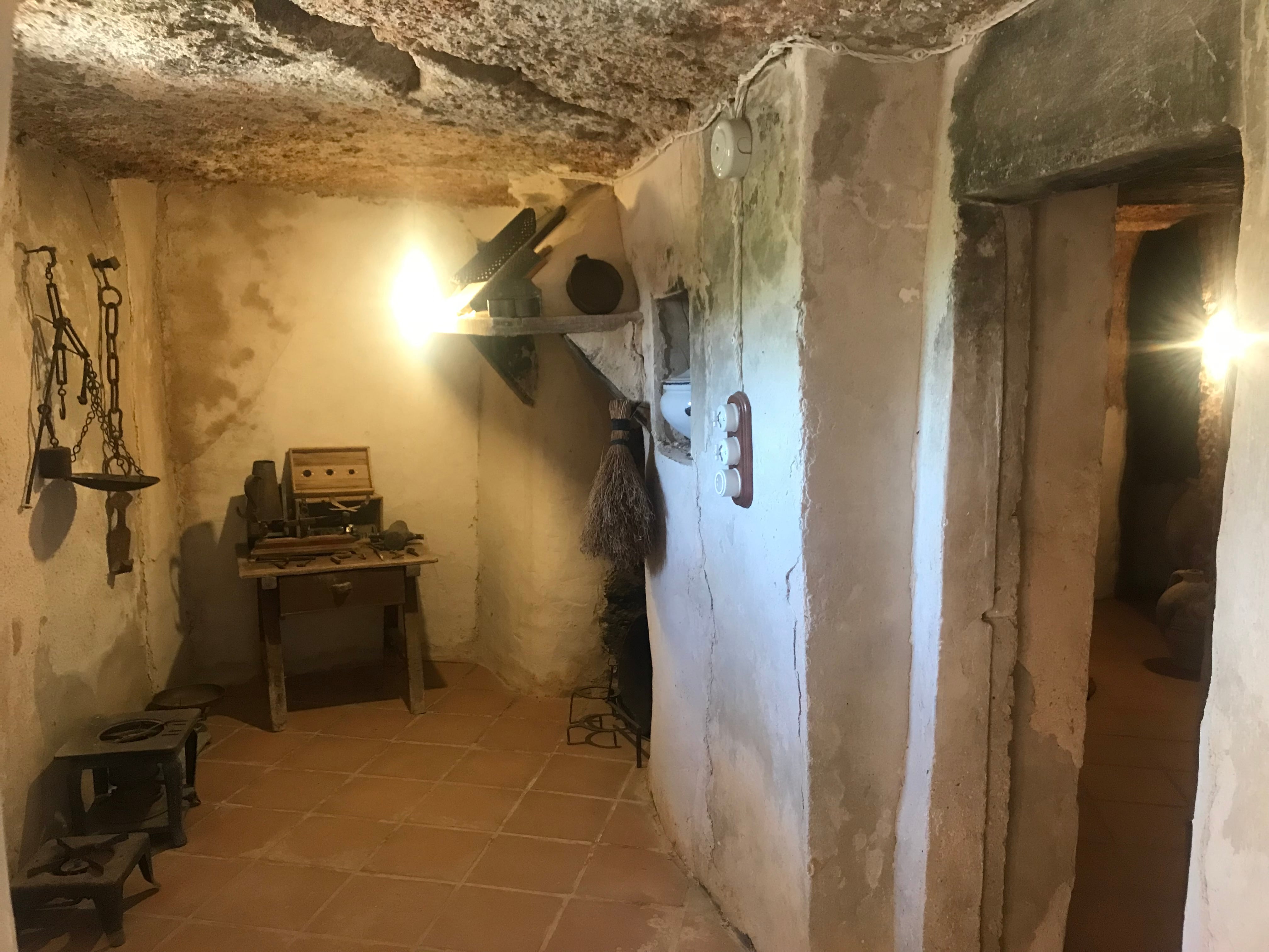 Interior de las casas-cueva de Gascueña.