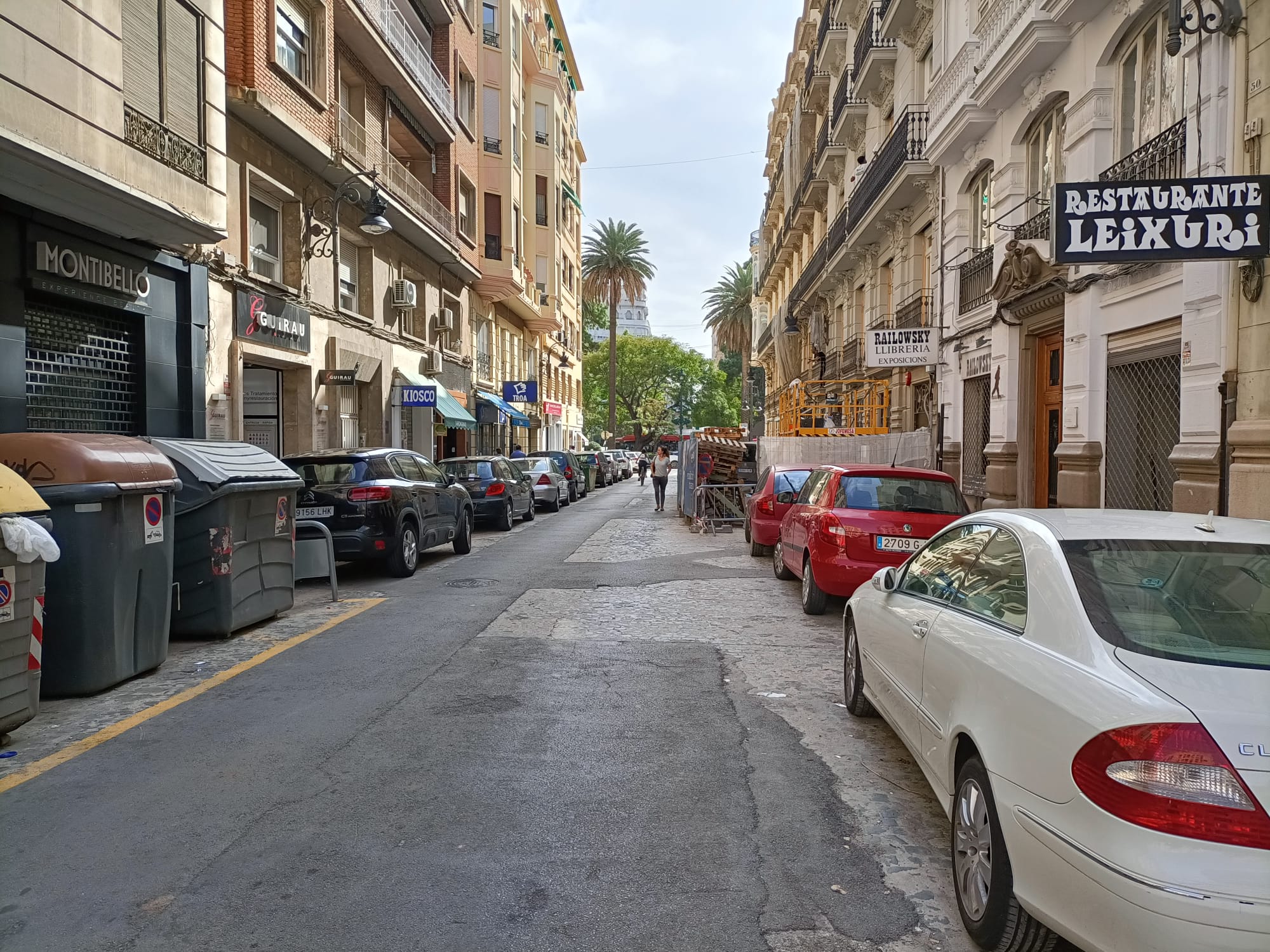 Estado del pavimento en la calle Gravador Esteve de València.