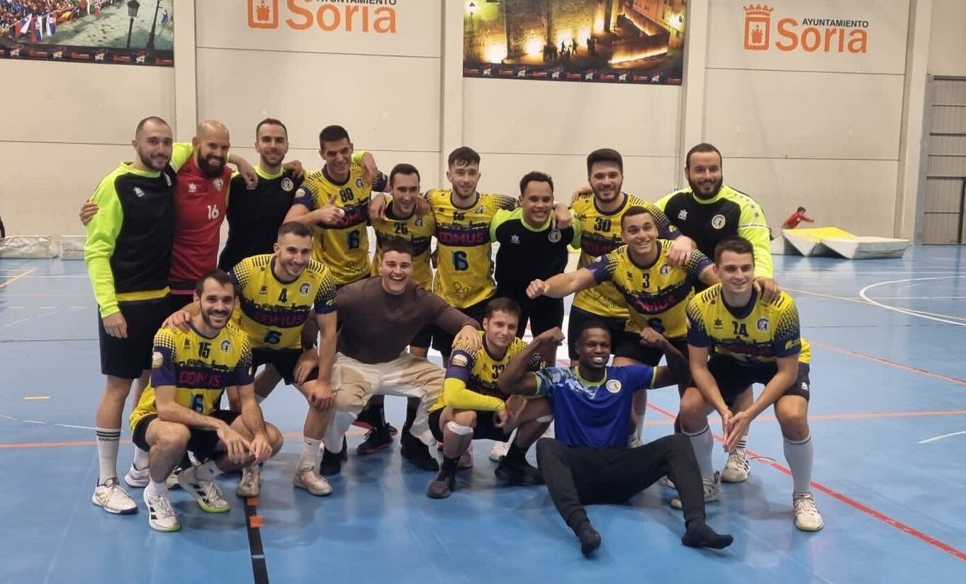 El Balonmano Soria se consolida como líder tras derrotar a Gijón.