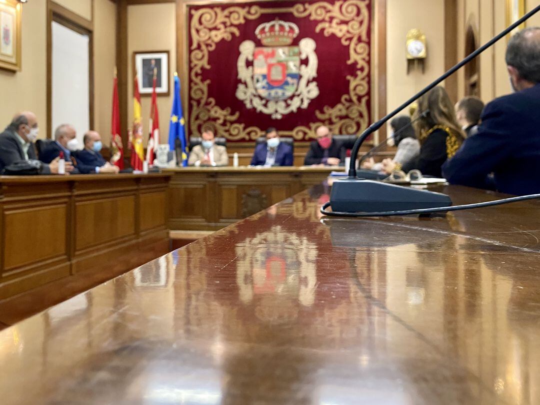 El jurado, presidido por Carlos García, se ha reunido en el Salón de Plenos del Palacio Provincial