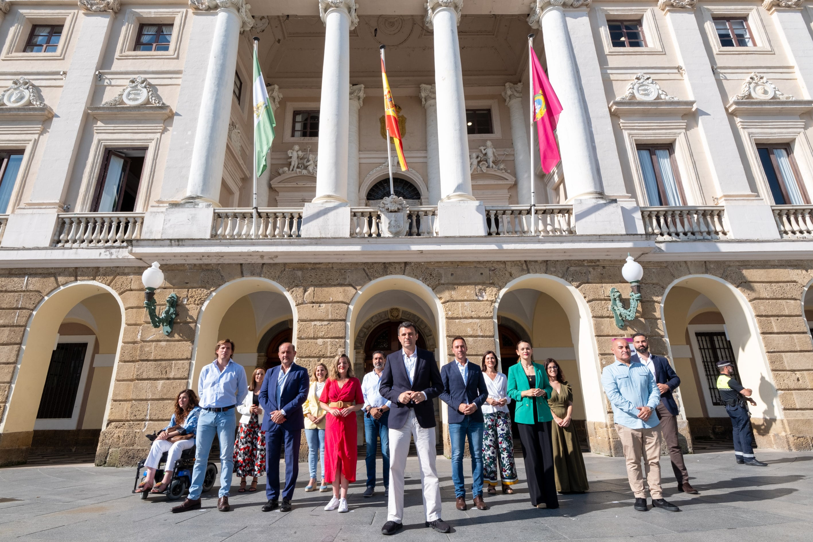 Bruno García presenta a su equipo de gobierno en el Ayuntamiento de Cádiz