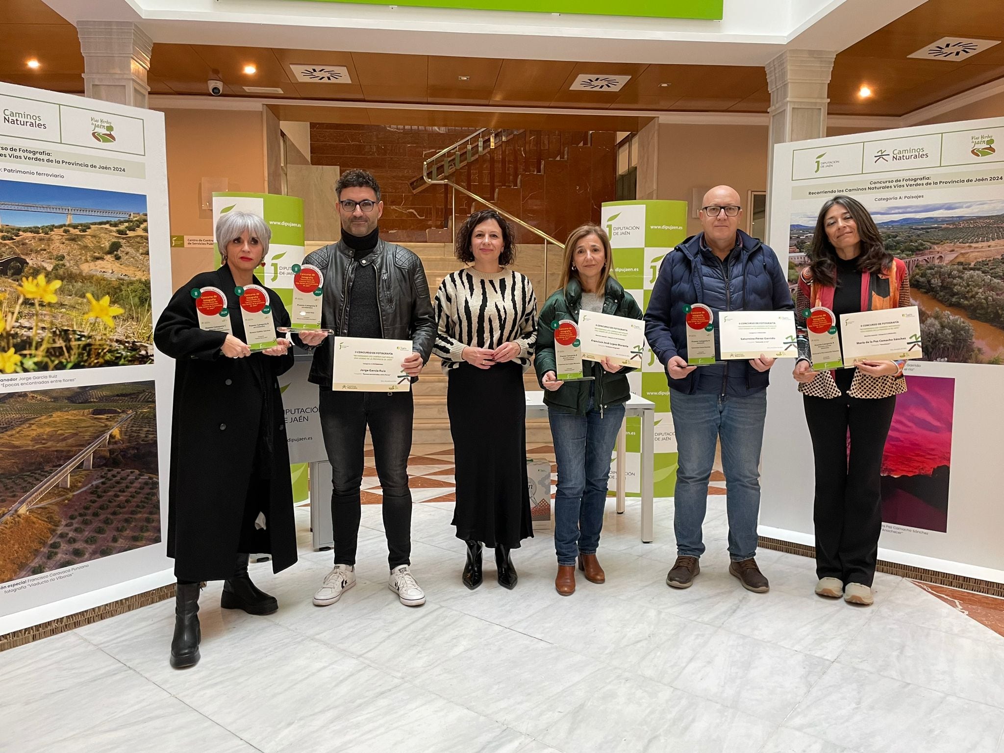 Foto de familia con  los premiados