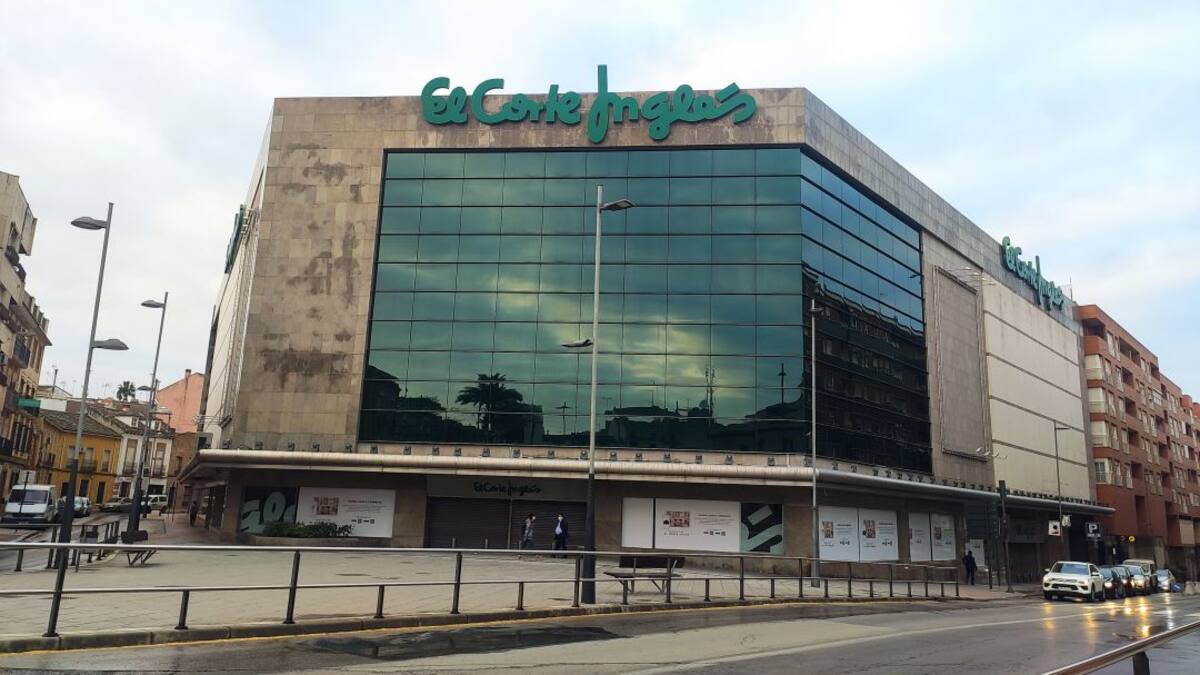 El 63% de la plantilla de El Corte Inglés de Linares mantiene su empleo