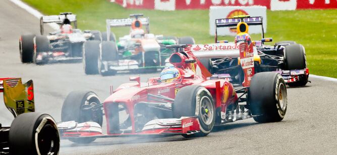 El español, en los primeros compases del GP de Bélgica 2013 en el que acabó segundo por detrás de Vettel.