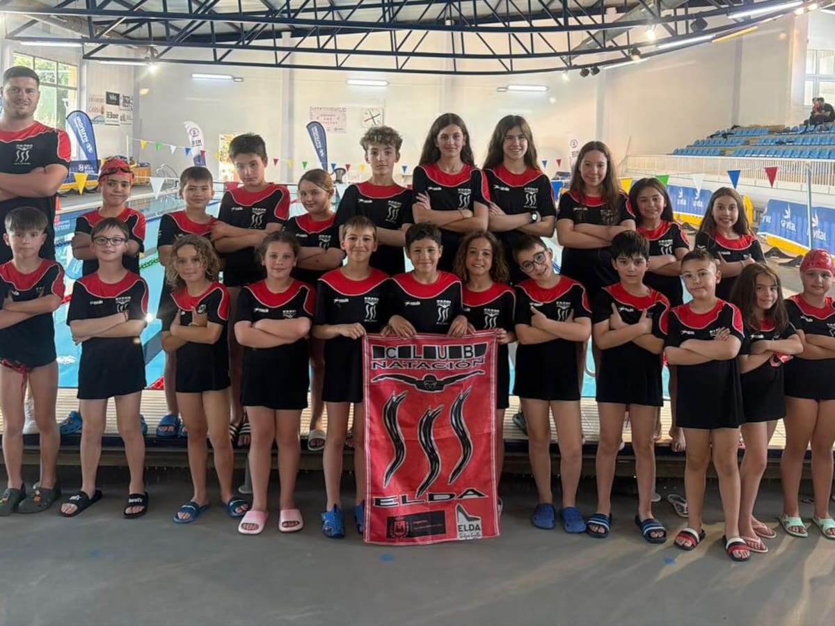 La cantera del Club Natación Elda destaca en su primera competición fuera de la provincia
