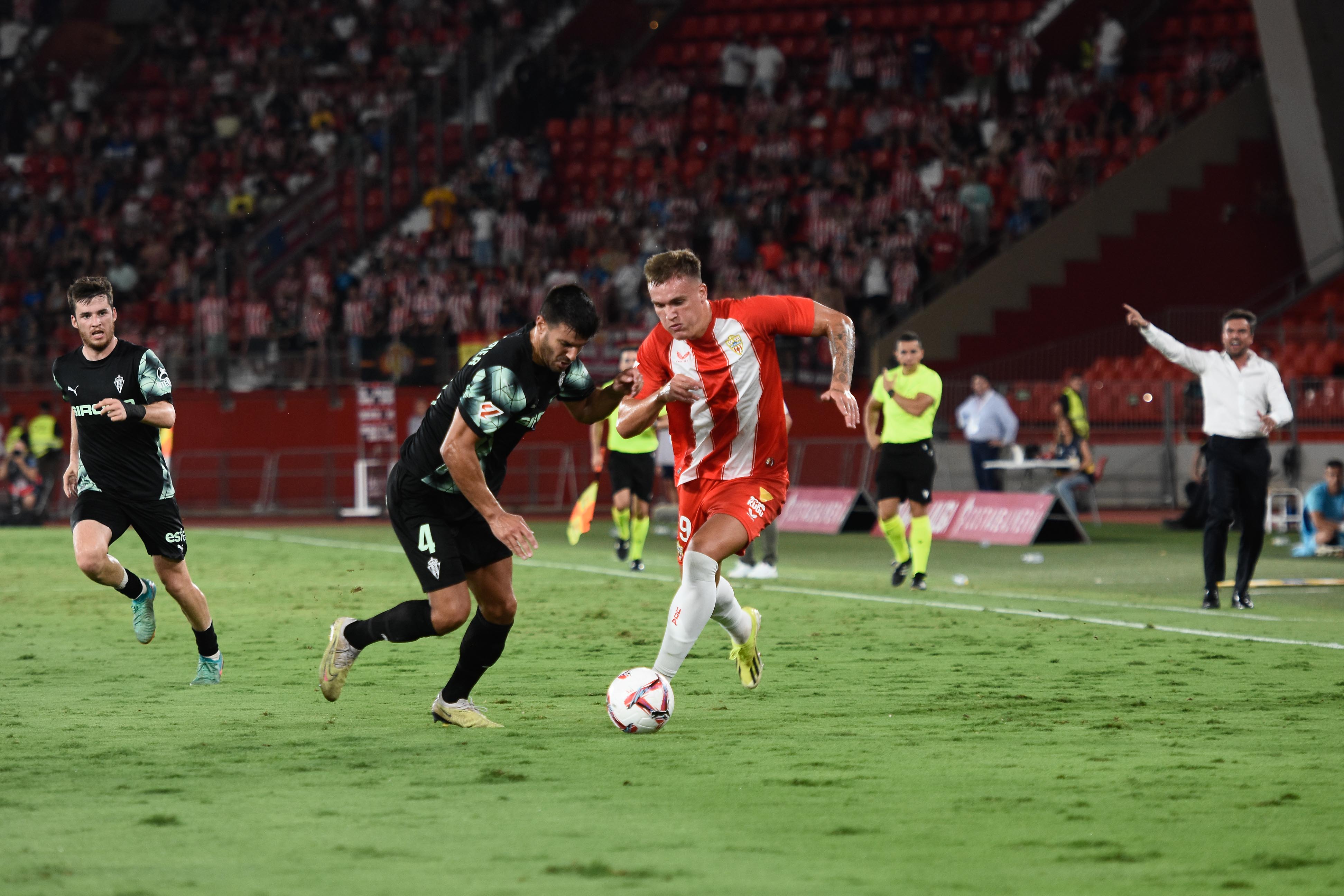 Milovanovic tiene que explotar con goles para el Almería.