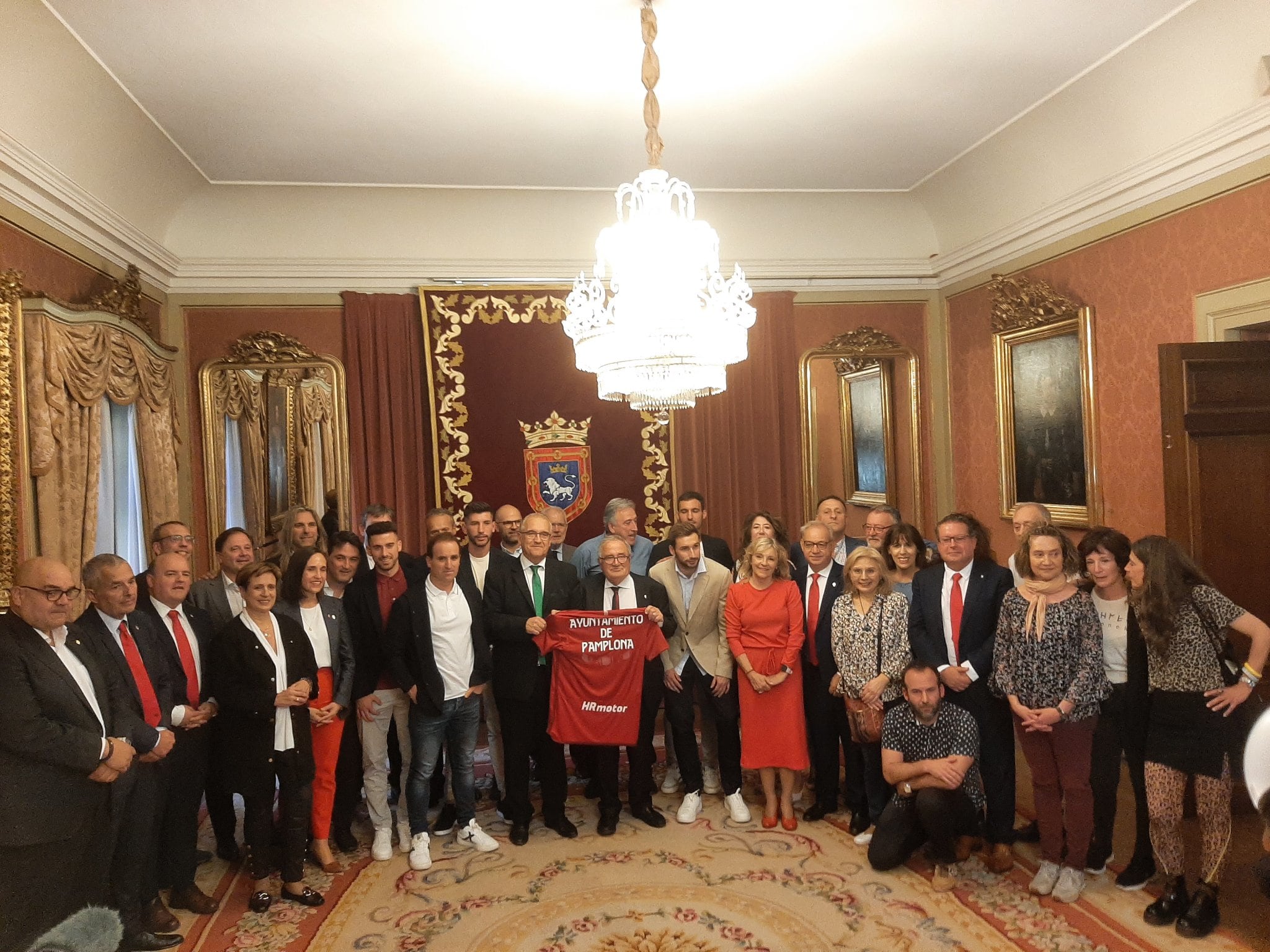 Las instituciones navarras reciben al Club Atlético Osasuna tras quedar subcampeones en la final de la Copa del Rey