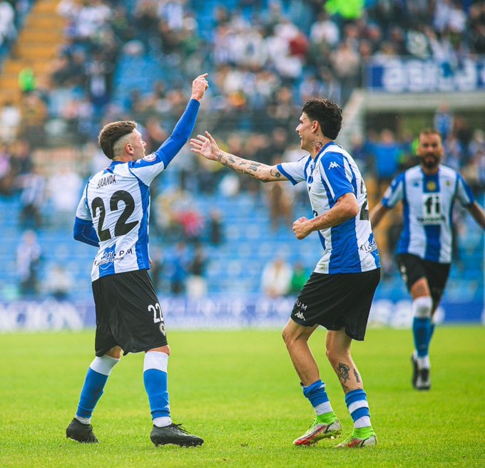 Aranda y Retu celebran el gol del granadino frente al Sevilla Atlético