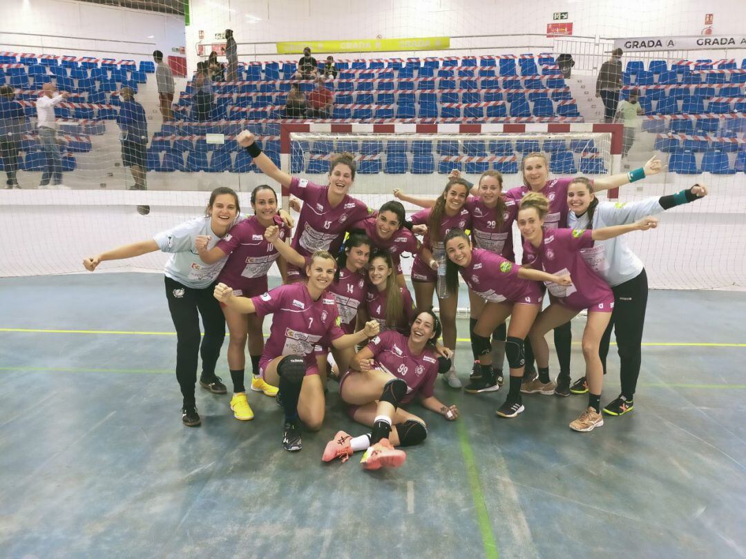 Las jugadoras de Adesal celebrando una victoria. 