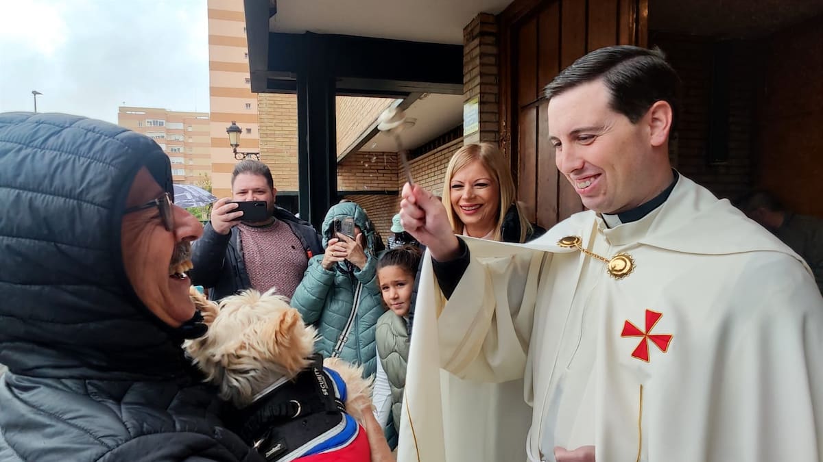 Bendición de las mascotas en la parroquia San Antonio de Padua