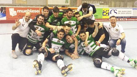 Los chicos del Helvetia celebrando el ascenso