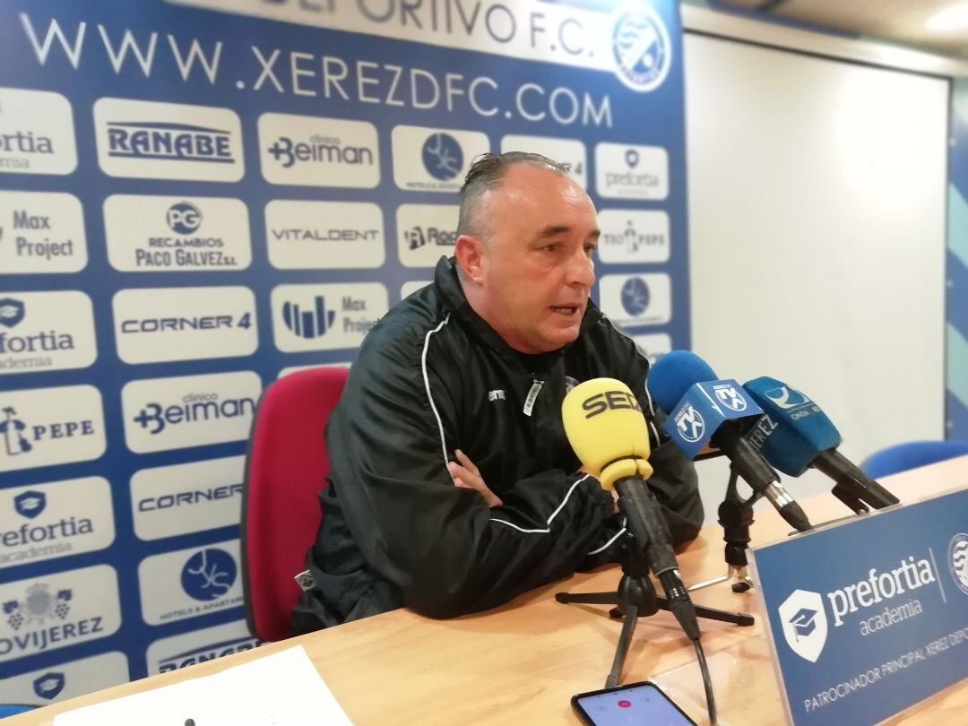 Josu Uribe durante la rueda de prensa del viernes en Chapín