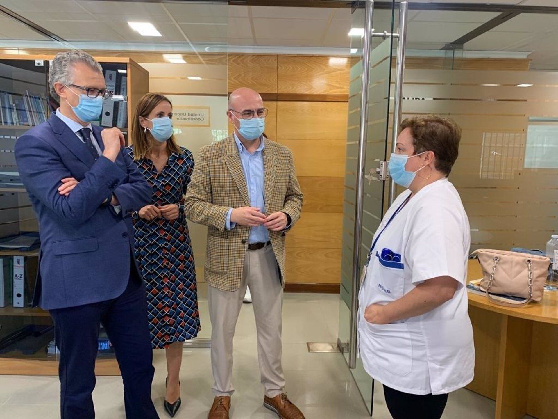 El consejero de Salud, Juan José Pedreño, acompañado del gerente del Servicio Murciano de Salud, Francisco Ponce, y la directora general de Asistencia Sanitaria, Isabel Ayala