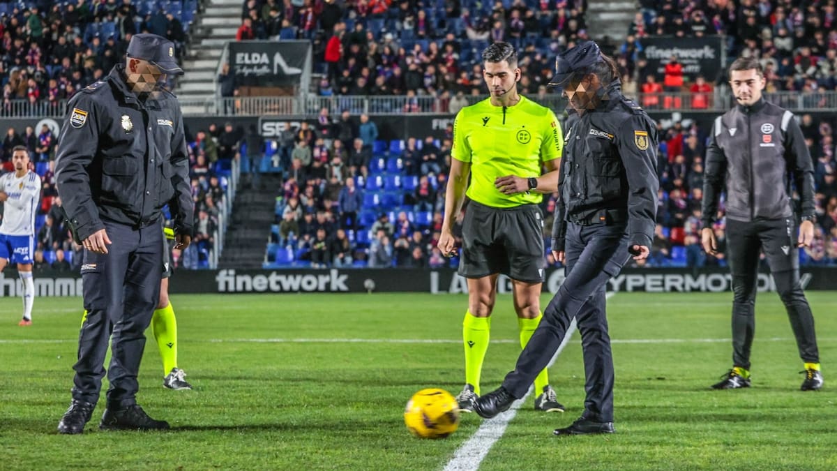 El Eldense homenajea al Cuerpo Nacional de Policía