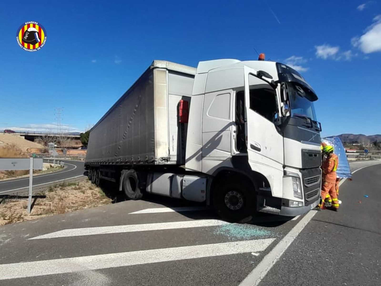Imatge del camió accidentat a Montcada