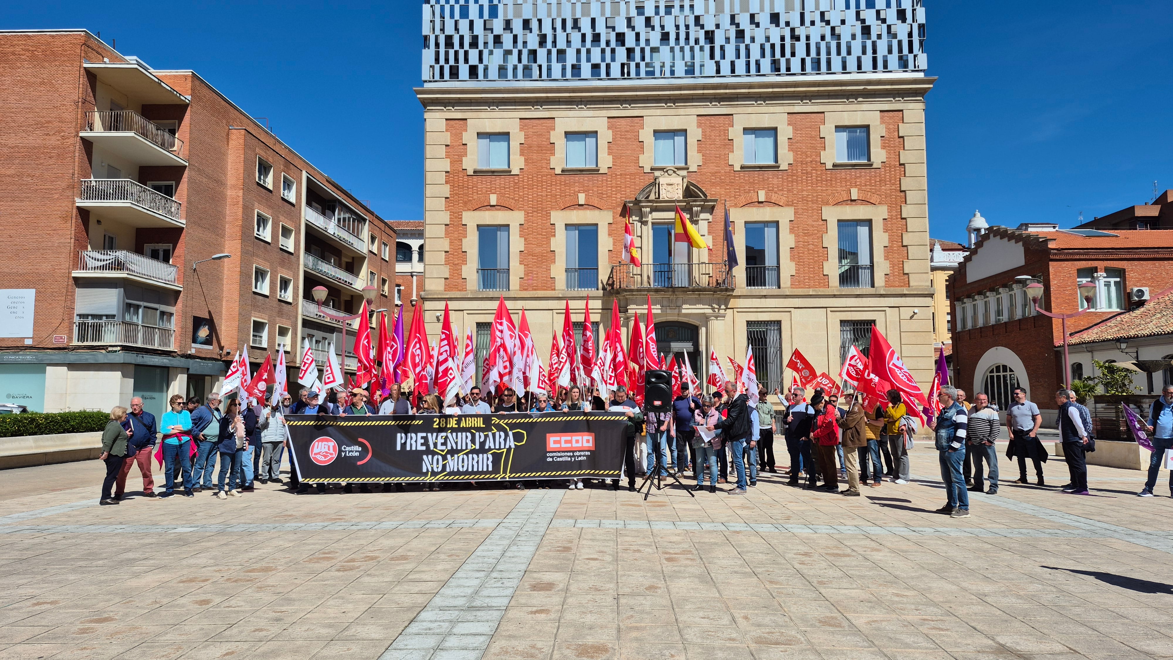 UGT y CCOO reivindican la salud y seguridad en el trabajo tras registrar 4.300 accidentes laborales y un fallecido en 2024