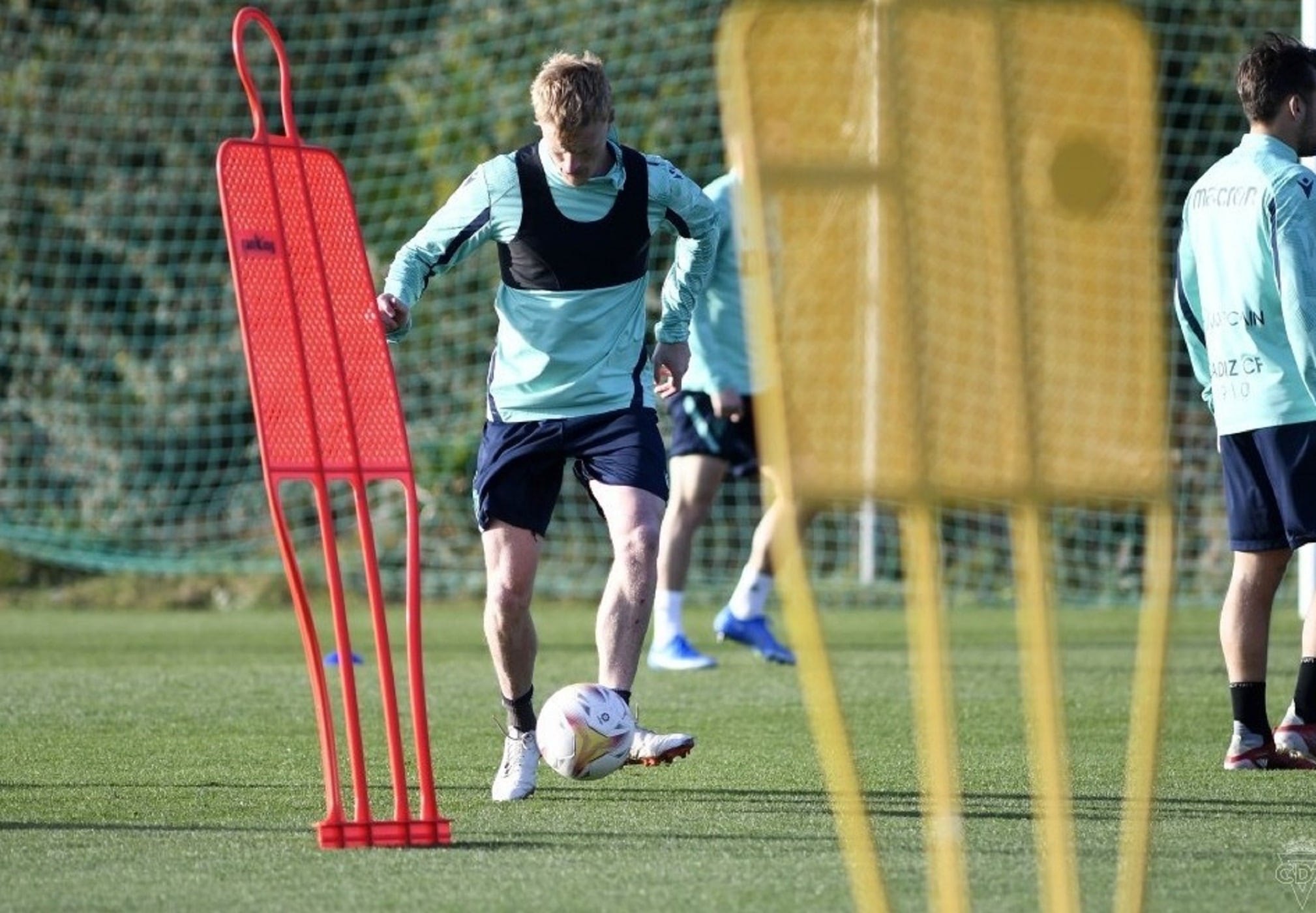 Jonsson seguirá jugando en el Cádiz CF