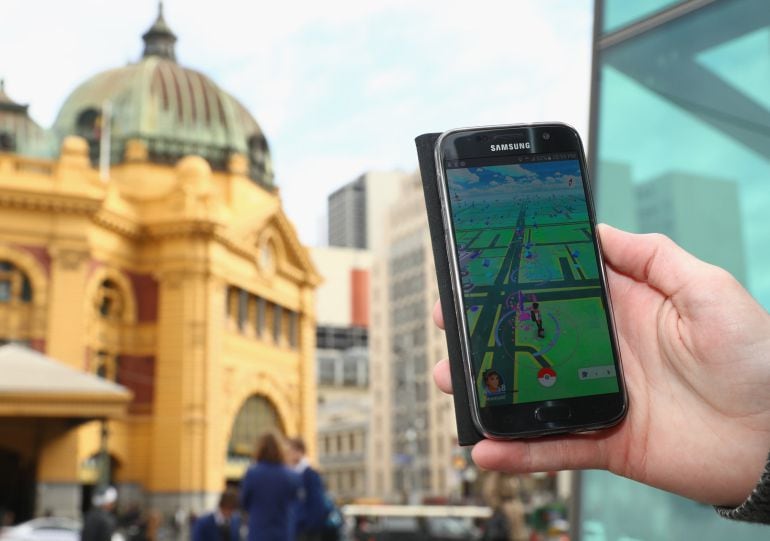 Un usuario jugando a Pokemon Go.