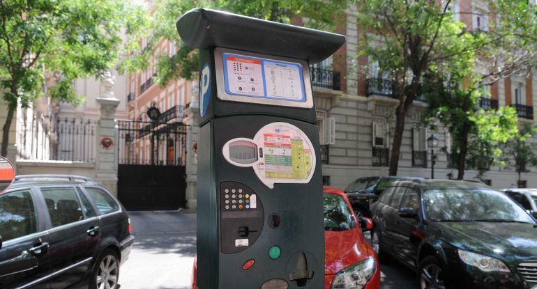 Parquímetro del S.E.R. en una calle de Madrid