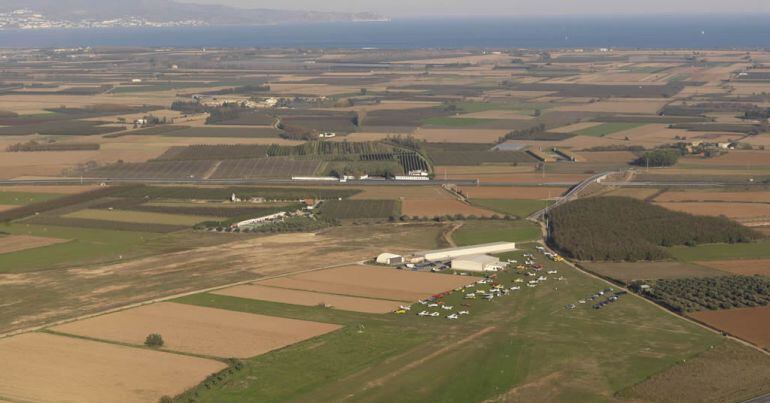 Una imagen del aeródromo de Viladamat, donde se ha producido este accidente con un ultraligero