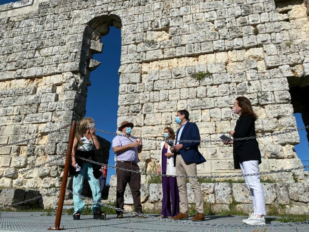 Moreno Bonilla durante su visita al yacimiento arqueológico este miércoles