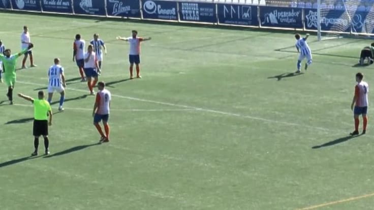 Viral: conversem amb el porter del Vinarós, l'amic que li torna el gol i la comentarista del partit!