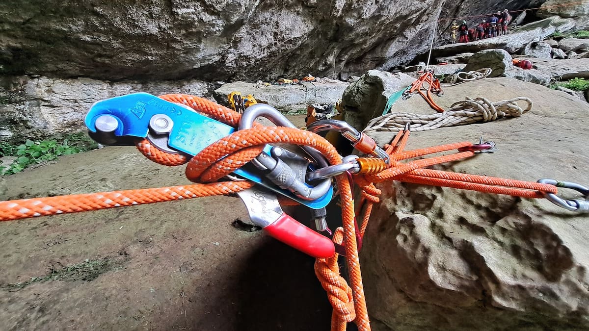 Los espeleólogos de Cantabria denuncian el impacto del parque eólico 'Sierra del Sel' sobre más de 300 cavidades