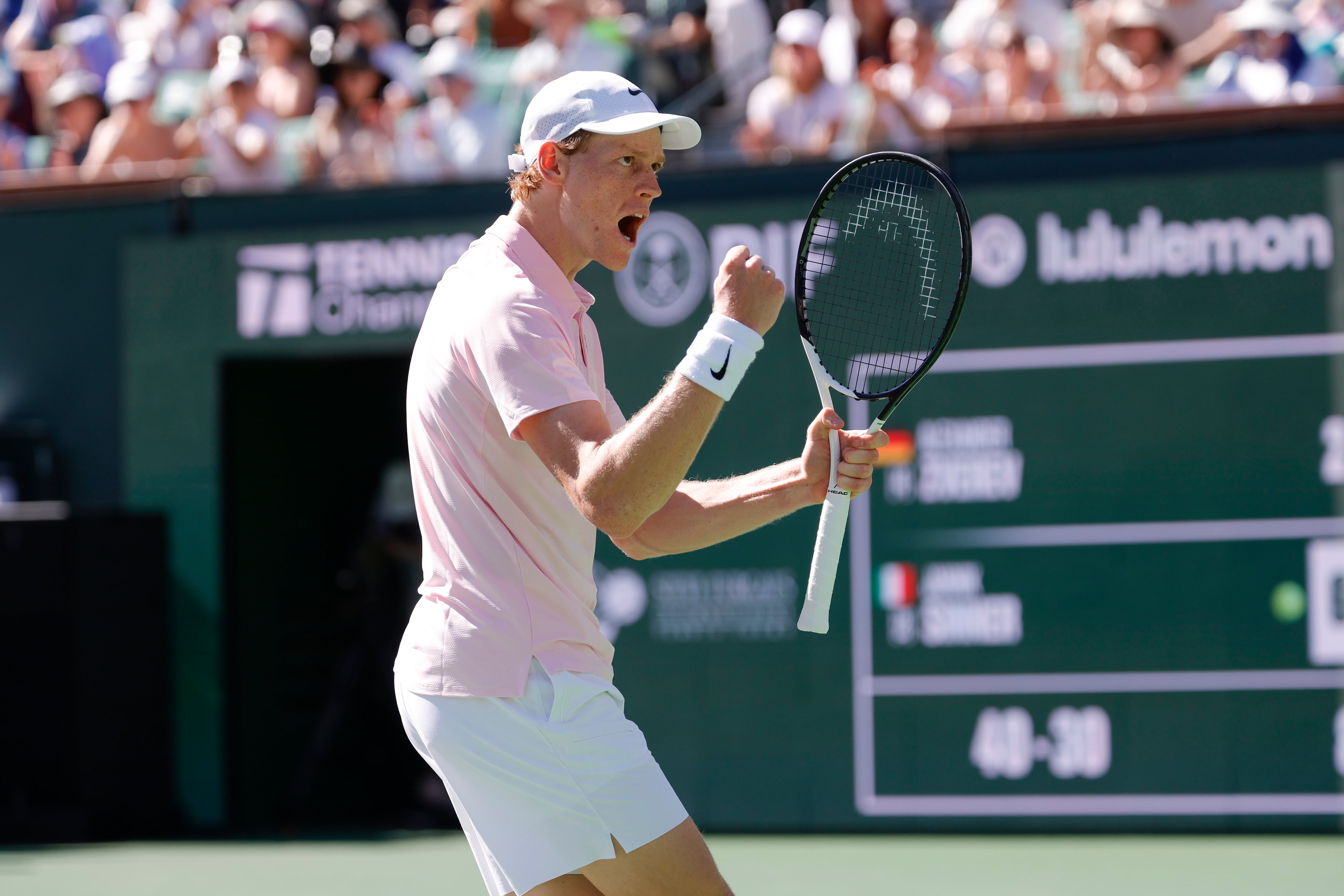 Jannik Sinner celebra un punto en Indian Wells 2026