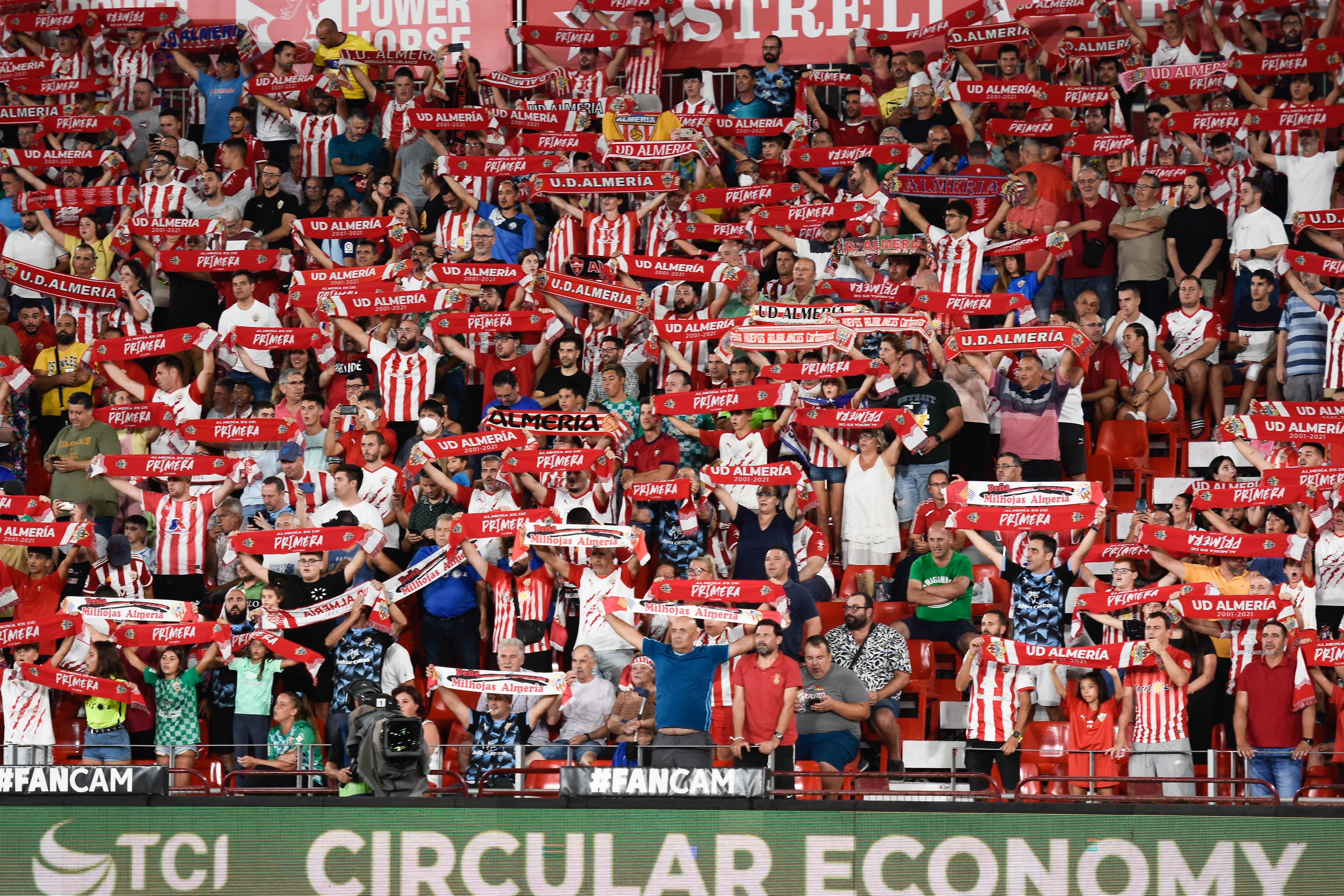 Ambiente en el Almería-Osasuna.