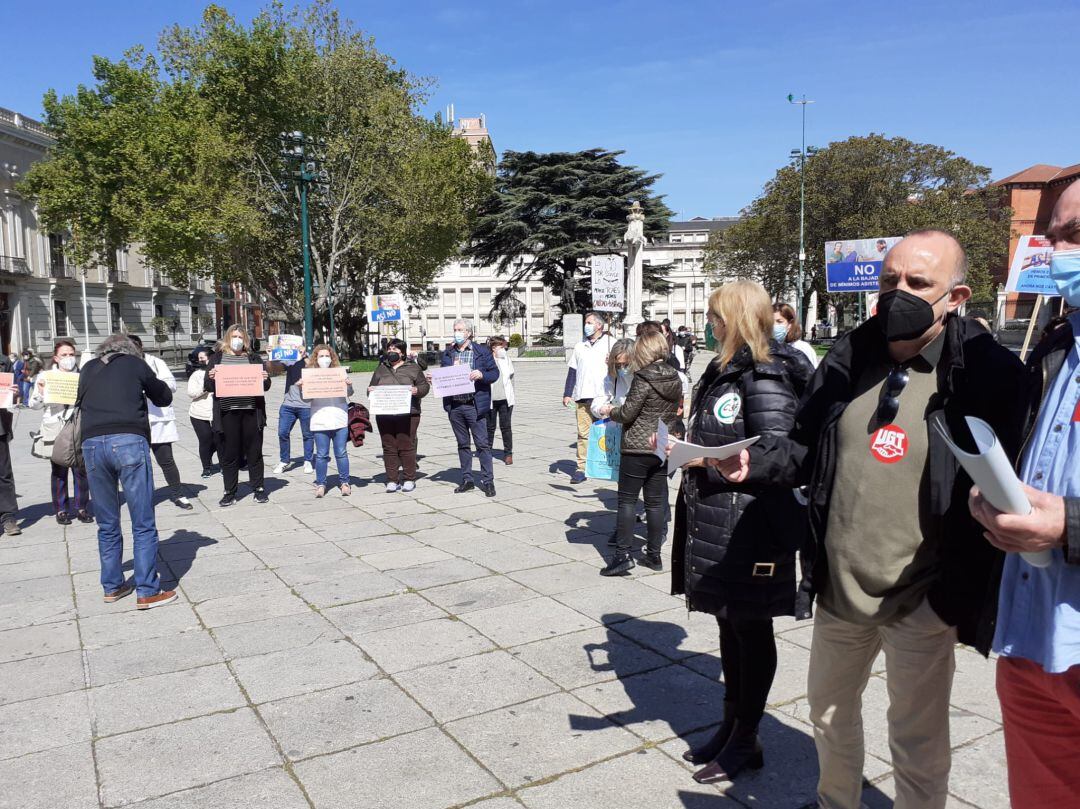 Concentración de auxiliares sanitarios de la Diputación de Valladolid 