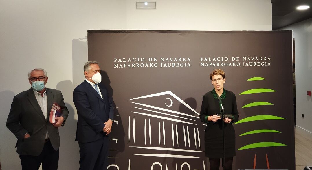 La presidenta María Chivite, junto a Juan Miguel Sucunza (CEN), y Jesús Santos de UGT