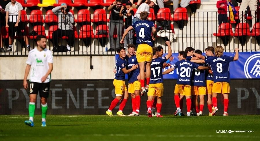 Los jugadores del Andorra celebran uno de los seis goles.