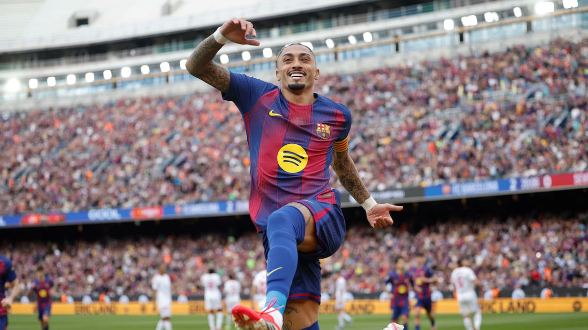 Un hat-trick de Raphinha y una exhibición del Barcelona en el Camp Nou hunden al Sevilla (5-2)